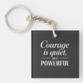 "Courage is quiet, but powerful." Sleutelhanger (voorkant)