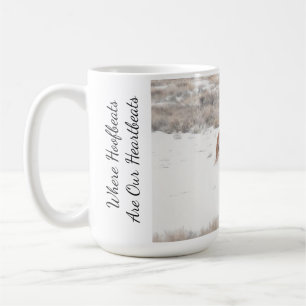 Courez dans la tasse de café de neige