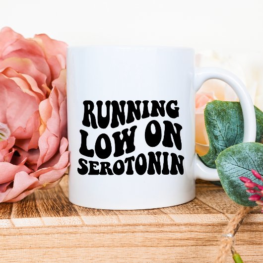 Courir bas sur la Mug de sérotonine