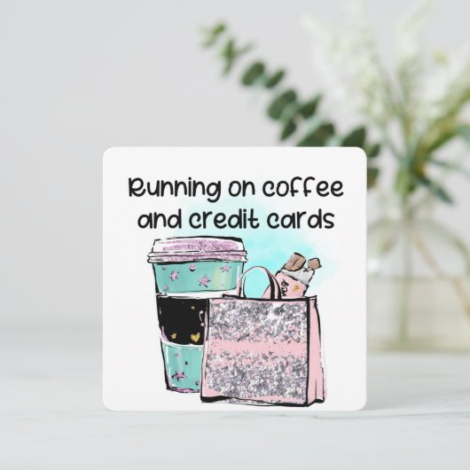 Courir sur le café et les cartes de crédit (Debout devant)