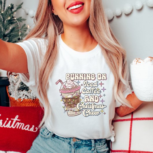 Courir sur le café glacé et le T-shirt de Noël