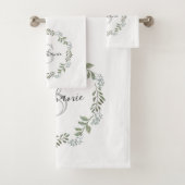 Couronne botanique de verdure sage avec monogramme (En situation)