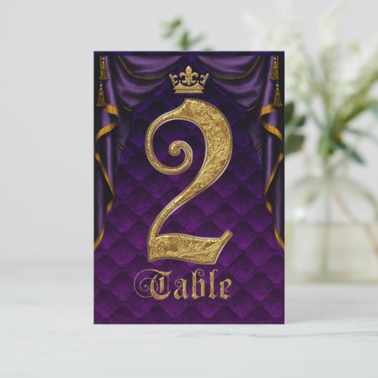 Couronne dorée violette royale numéro de table de  (Debout devant)