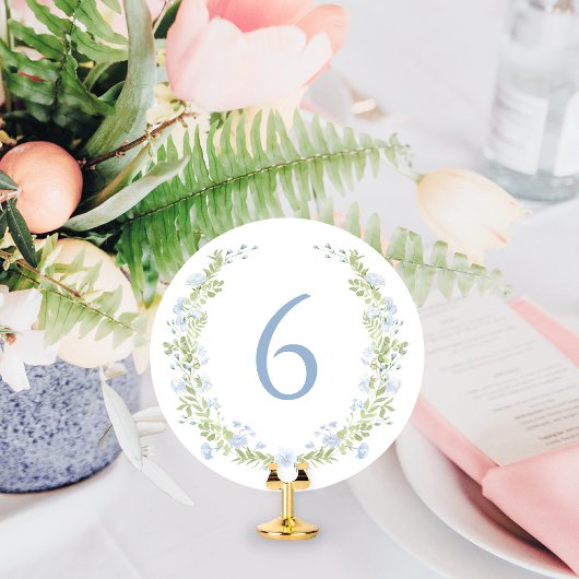 Couronne florale bleue pastel pour numéro de table