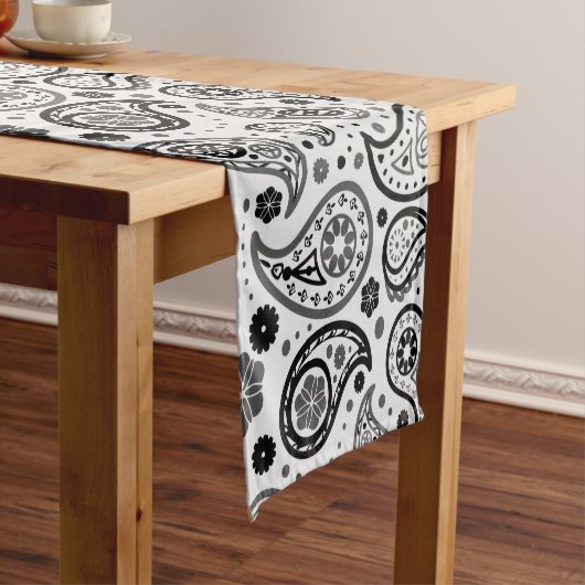 Court Chemin de table (In Situ)