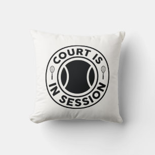 Court is in sessie kussen