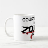 Court Reporter Zombie Koffiemok (Links)