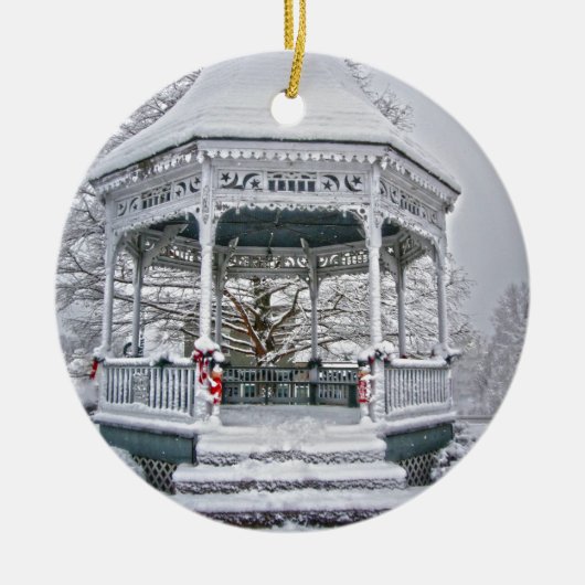 Courthouse Gazebo in Snow Keramisch Ornament (Voorkant)