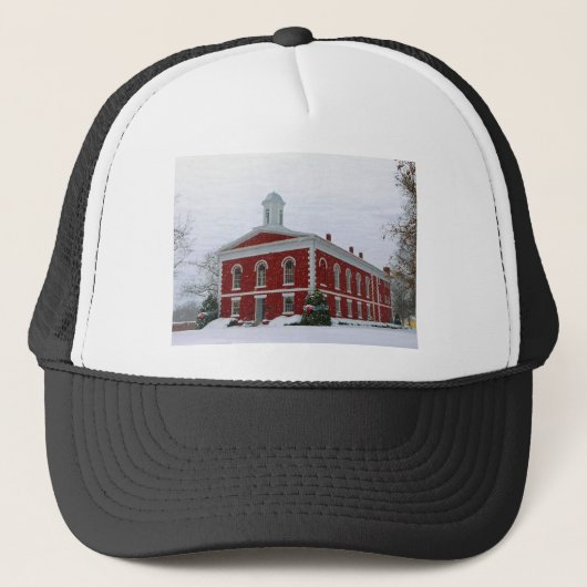 Courthouse Snow Trucker Pet (Voorkant)