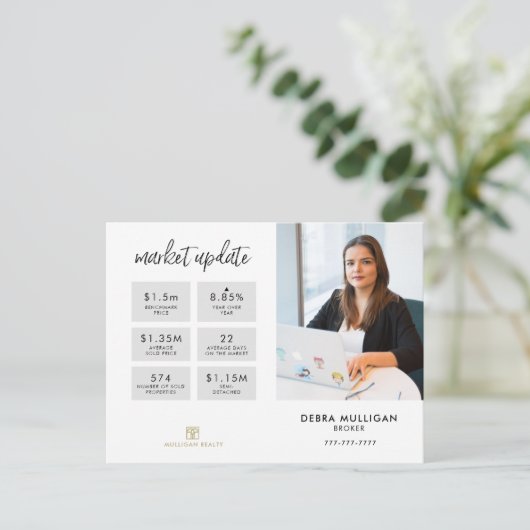 Courtier immobilier Carte postale moderne - MISE À (Debout devant)