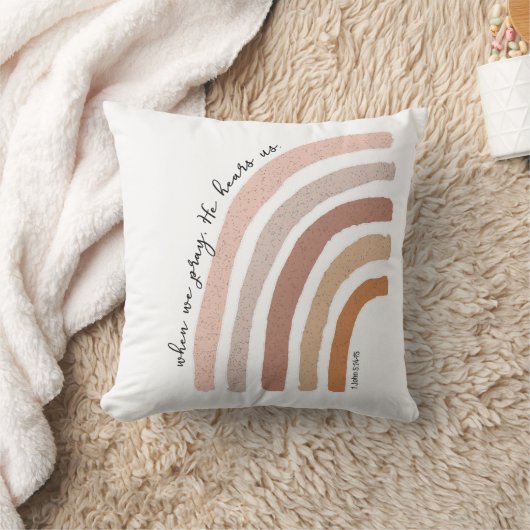Coussin 1 John 5:15 - Arc-en-ciel de Boho (Couverture)