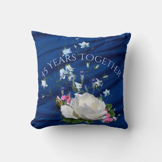 Coussin 45 ans ensemble Roses blanches Anniversaire (Recto)