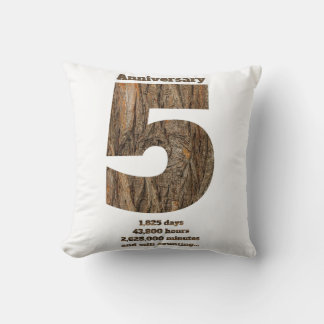 Coussin 5 ans d'anniversaire - Jalon d'anniversaire en boi