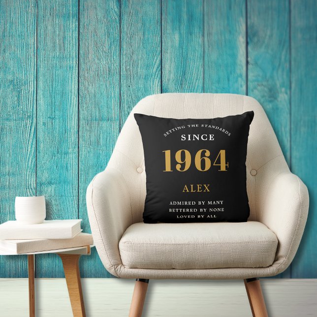 Coussin 60e anniversaire Nom 1964 Black Gold Elegant Chic (60th Birthday Special 1964 Born Black Gold Chic Elegant Throw Pillow - Perfect for Home Décor.)