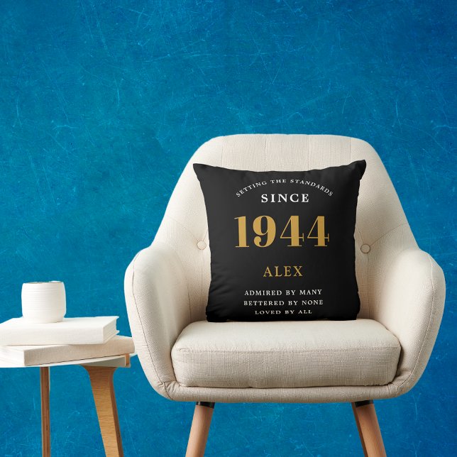 Coussin 80e anniversaire Nom 1944 Black Gold Elegant Chic (80th Birthday Special 1944 Born Black Gold Chic Elegant Throw Pillow - Perfect for Home Décor.)