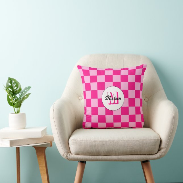 Coussin à damiers carré rétro rose chaud clair Monogramme (Chaise)