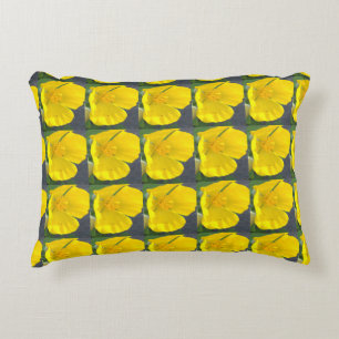 Coussin à fleurs jaunes