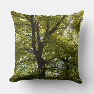 Coussin À l'intérieur d'un érable jaune automne