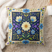 Coussin à motif floral moderne bordé. (Couverture)