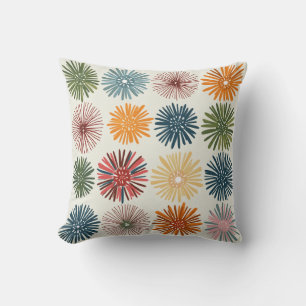 coussin à motifs floraux colorés