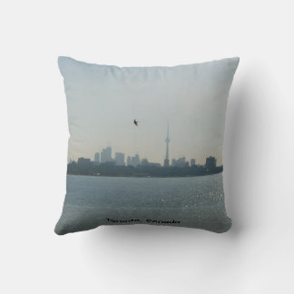 Coussin A view of Toronto Throw Pillow