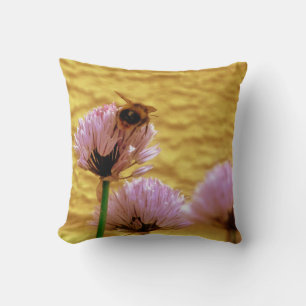 Coussin Abeille Aux Fleurs De Jeu