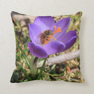 Coussin Abeille de miel sur Crocus