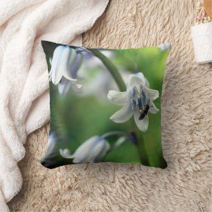 Coussin Abeille sur Bluebell Flower Close Up