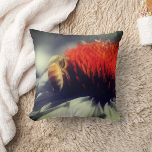 Coussin Abeille sur une fleur d'échinacée