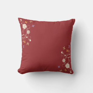 Coussin Accents floral et papillon lunaire sur rouge foncé