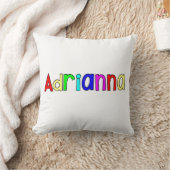 Coussin Adrianna - Texte arc-en-ciel (Couverture)