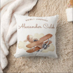 Coussin Aéronefs vintages Biplane Garçon's Birthday Napkin<br><div class="desc">Décorez votre nouveau hangar pour bébé avec ce biplan antique vintage entièrement personnalisable oreiller jetable.</div>