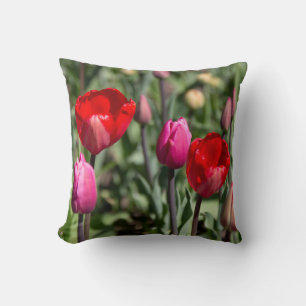 Coussin Affiche de tulipes rouge et violette délicate