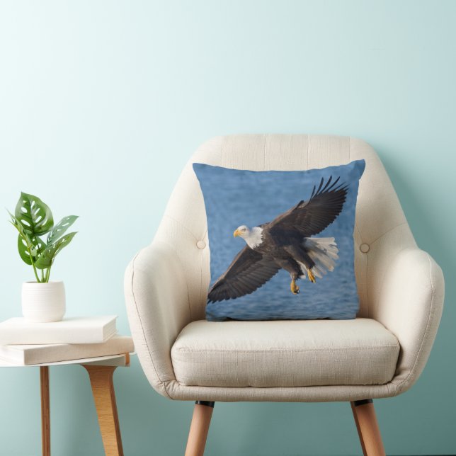 Coussin Aigle à tête blanche en vol (Chaise)