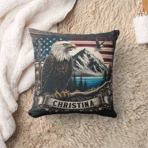 Coussin Aigle majestueux contre paysage de montagne