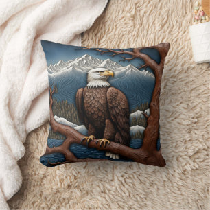 Coussin Aigle majestueux perché sur le lac Serene Mountain