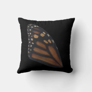 Coussin Aile de papillon monarque sur fond noir