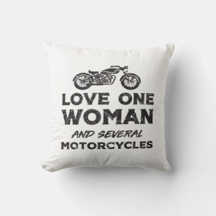 Coussin Aimer une femme et plusieurs motos essentiel