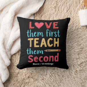 Coussin Aimez-les d'abord, enseignez-leur ensuite Inspirez
