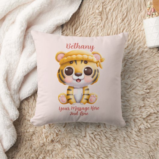 Coussin Ajouter un nom Texte, bébé tigre avec chapeau sur (Couverture)