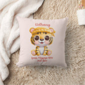 Coussin Ajouter un texte de nom, bébé tigre avec un chapea (Couverture)