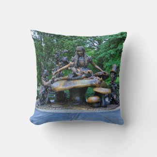 Coussin Alice au pays des merveilles - Central Park NYC #2