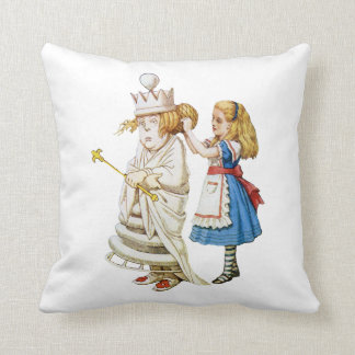 Coussin Alice et la reine blanche au pays des merveilles
