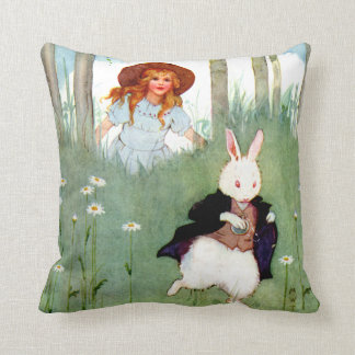 Coussin Alice et le lapin blanc au pays des merveilles
