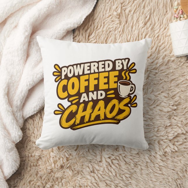 Coussin Alimenté par le Café et le Chaos (Couverture)