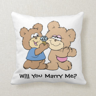 Coussin allez-vous m'épouser en proposant l'ours en peluch