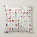 Coussin Alphabet couvert d'abc<br><div class="desc">Ce coussin est recouvert de petites lettres de l'alphabet à l'avant (rouge, bleu, vert, jaune, orange turquoise) et à l'arrière de rayures colorées dans les mêmes couleurs, plus quelques couleurs. Bandes très colorées et amusantes.</div>