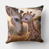 Coussin Amour de girafe douce : bébé embrassant maman (Verso)