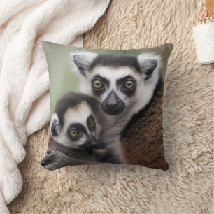 Coussin **"Amour de la mère : Mummy and Baby Lemur Cuddlin