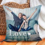 Coussin Amour | Votre photo personnelle et un coeur<br><div class="desc">Ce coussin mignon et élégant présente deux de vos photos personnelles,  ainsi que le mot "amour" dans une élégante typographie moderne blanche et un coeur.</div>